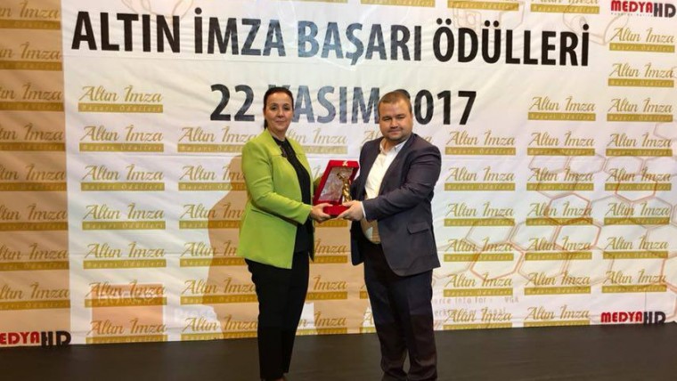 Başkan Güneş'e Altın İmza Başarı Ödülü...