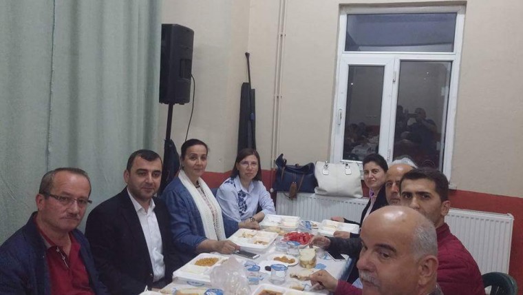 Güneş Nebioğlu'nda iftar yemeğinde