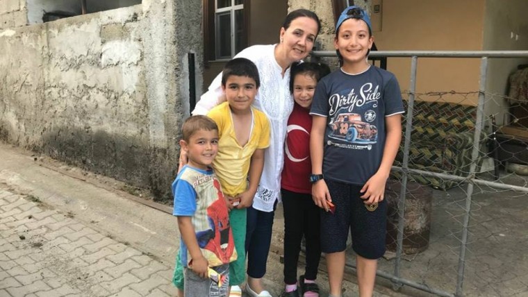 Güneş, Hasta ve Yaşlılarımızı Ziyaret Ederken Yolda Karşılaştığı Çocuklarla Sohbet Etti...