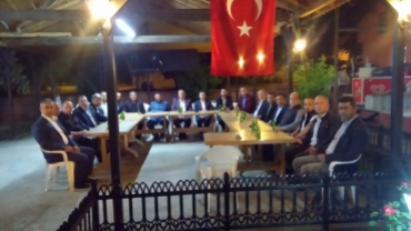 Başkan Alim Genç, Saltukova Jandarma Karakol Komutanlığı'nda Muhtarlarla İftarda Bir Araya Geldi